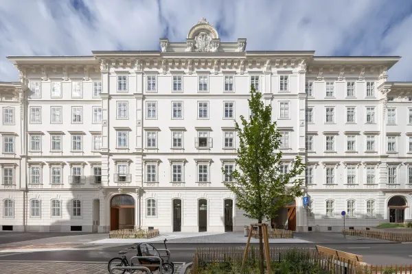 Architekturfotografie und historische Fassadenbeleuchtung der Neuen Posthöfe in 1010 Wien